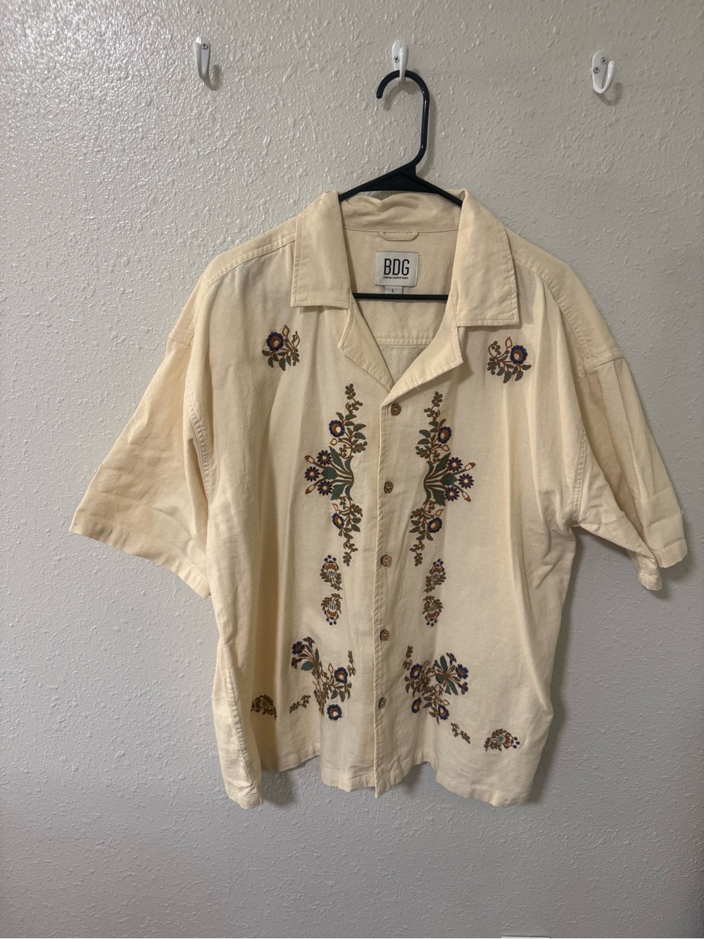 BDG Cream Short-Sleeve Embroidered Camp Shirt
